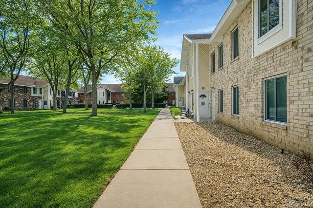 30 El Camino Ct 30, Coram, NY 11727