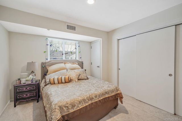 30 El Camino Ct 30, Coram, NY 11727