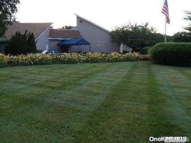 30 El Camino Ct 30, Coram, NY 11727