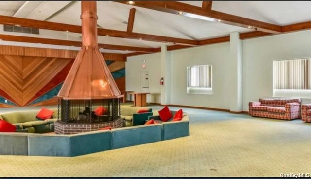 30 El Camino Ct 30, Coram, NY 11727