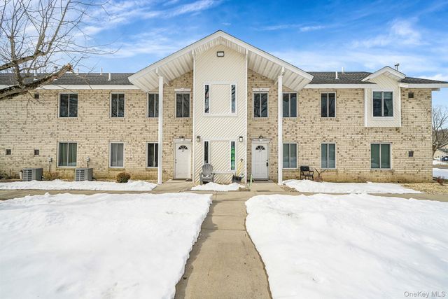 30 El Camino Ct 30, Coram, NY 11727