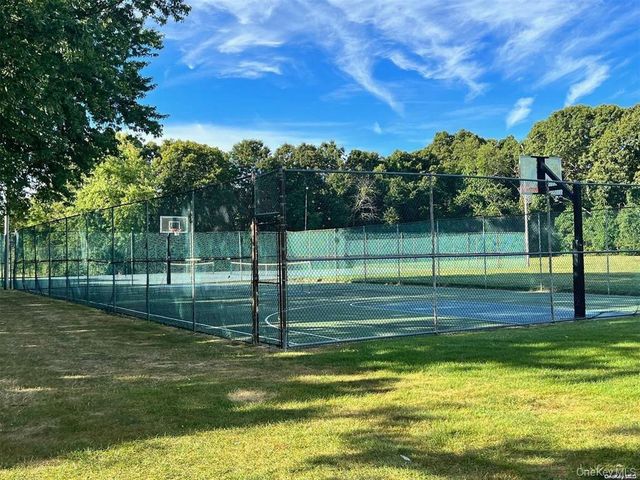 30 El Camino Ct 30, Coram, NY 11727