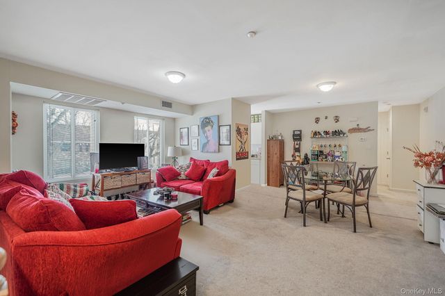 30 El Camino Ct 30, Coram, NY 11727