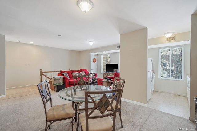 30 El Camino Ct 30, Coram, NY 11727