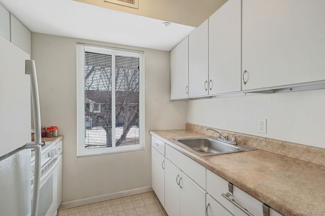 30 El Camino Ct 30, Coram, NY 11727