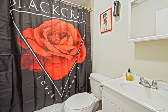 30 El Camino Ct 30, Coram, NY 11727