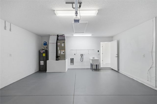 10758 SE HIGHWAY 464C, Ocklawaha, FL 32179