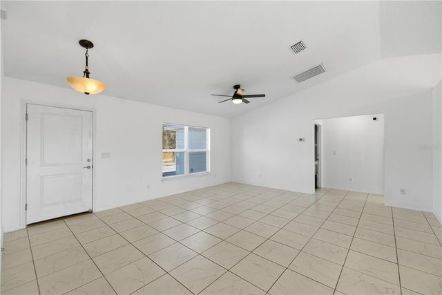 10758 SE HIGHWAY 464C, Ocklawaha, FL 32179