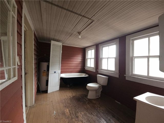 105 Academy Street, Madison, NC 27025