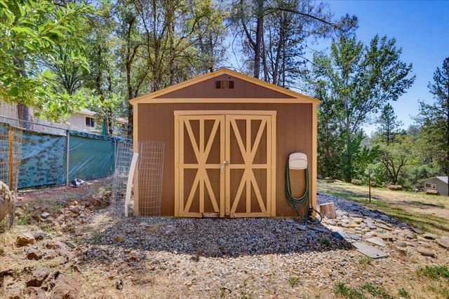 17495 Anona Ct, Grass Valley, CA 95949