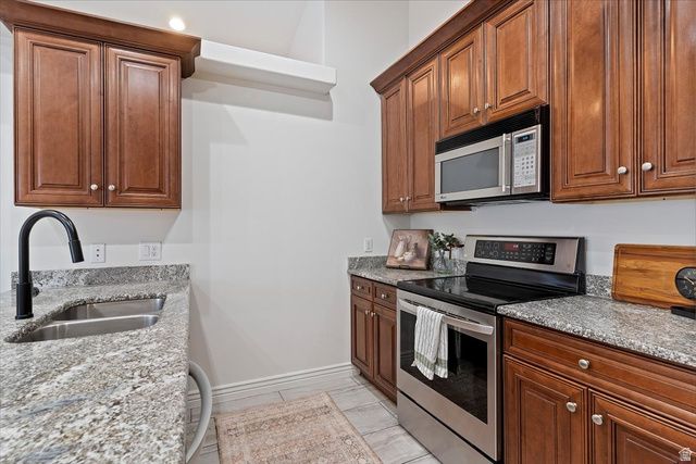 1349 N LEWIS PEAK DR, Ogden, UT 84404