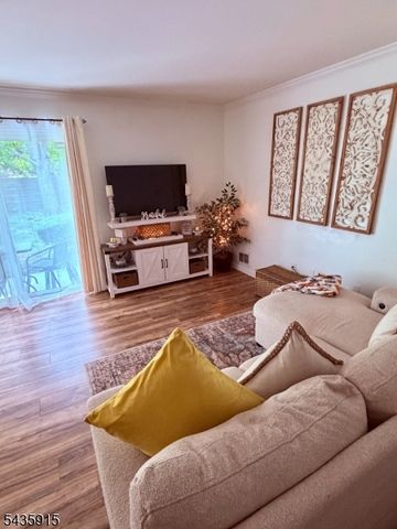 1109 Spruce Hills Dr, Glen Gardner Boro, NJ 08826