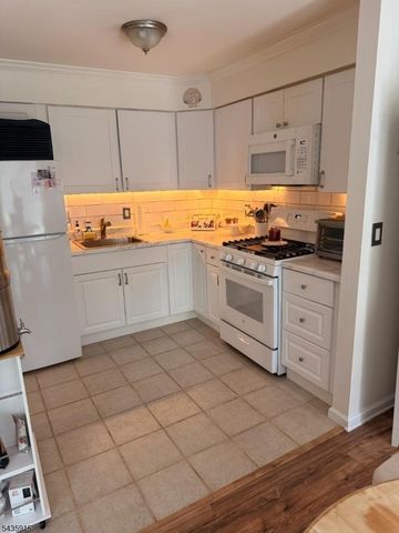 1109 Spruce Hills Dr, Glen Gardner Boro, NJ 08826