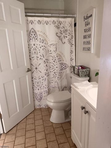 1109 Spruce Hills Dr, Glen Gardner Boro, NJ 08826