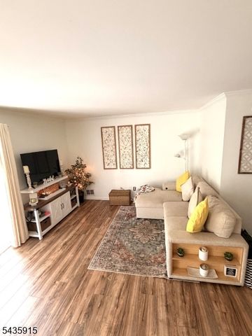 1109 Spruce Hills Dr, Glen Gardner Boro, NJ 08826
