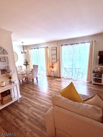 1109 Spruce Hills Dr, Glen Gardner Boro, NJ 08826