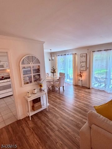 1109 Spruce Hills Dr, Glen Gardner Boro, NJ 08826