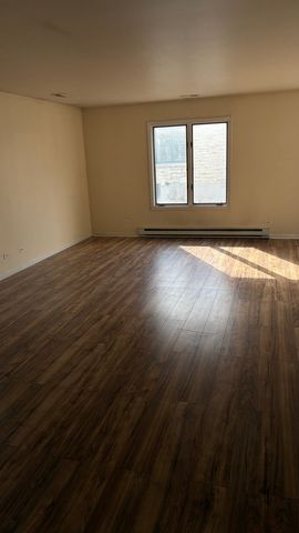 155 S Seymour Avenue, Grayslake, IL 60030