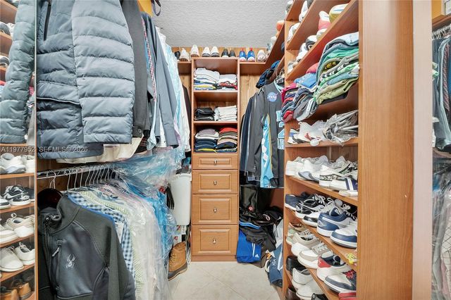 2365 NW 137th Ter, Sunrise, FL 33323