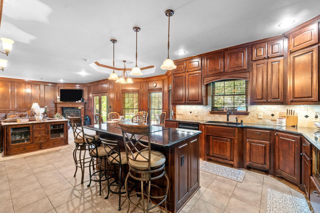 7225 E Worth Ave, Benton, AR 72019