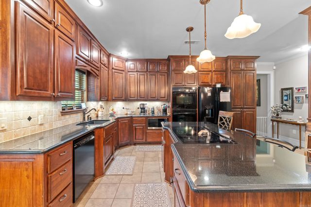 7225 E Worth Ave, Benton, AR 72019