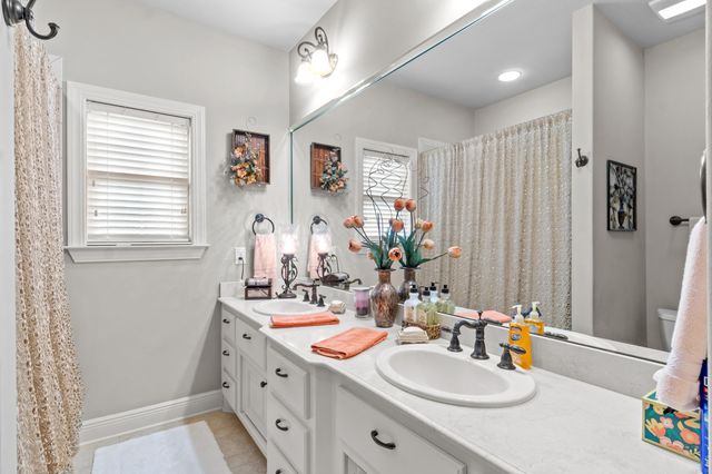 7225 E Worth Ave, Benton, AR 72019