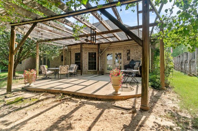 7225 E Worth Ave, Benton, AR 72019