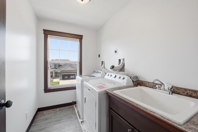 1683 Saint George Street, Waconia, MN 55387