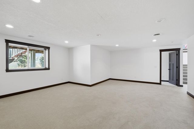 1683 Saint George Street, Waconia, MN 55387