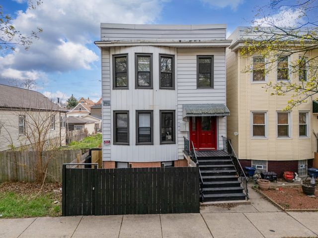2835 W 38th Place