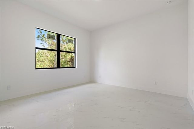 2001 Curry AVE N, Lehigh Acres, FL 33971