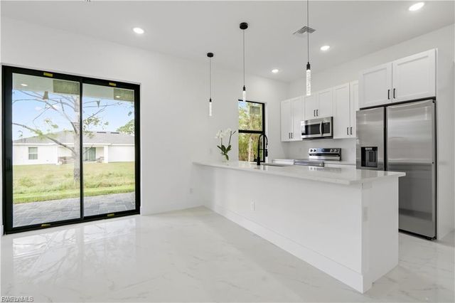 2001 Curry AVE N, Lehigh Acres, FL 33971