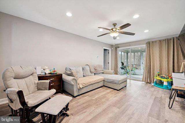 4 CREEK LN, Mount Holly, NJ 08060