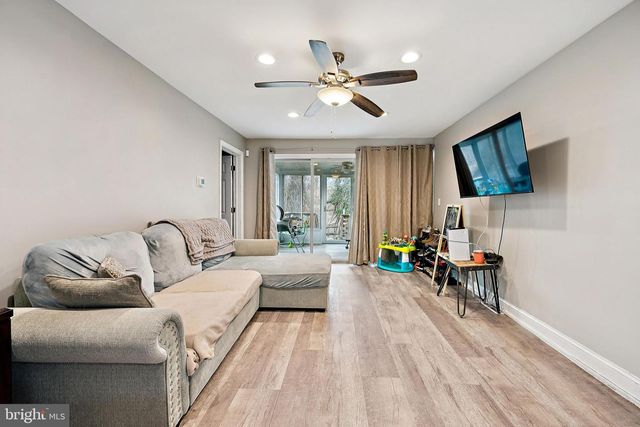 4 CREEK LN, Mount Holly, NJ 08060