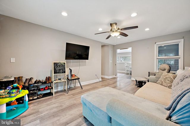 4 CREEK LN, Mount Holly, NJ 08060