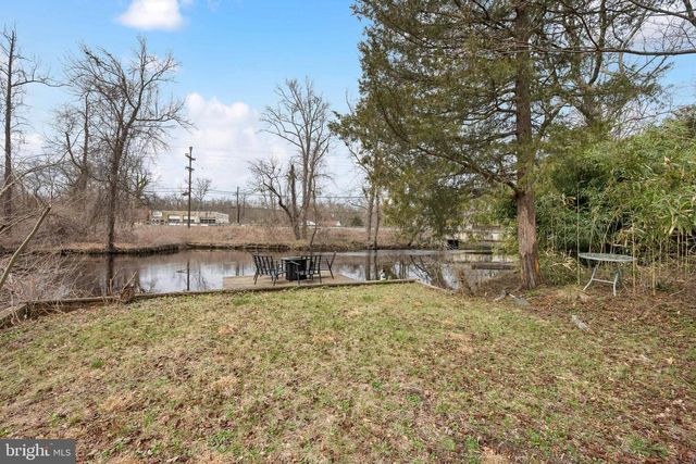 4 CREEK LN, Mount Holly, NJ 08060