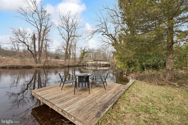 4 CREEK LN, Mount Holly, NJ 08060