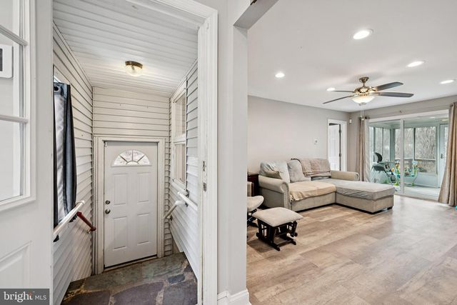 4 CREEK LN, Mount Holly, NJ 08060