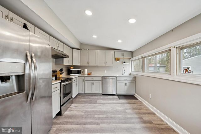 4 CREEK LN, Mount Holly, NJ 08060