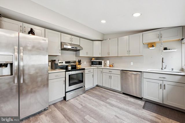 4 CREEK LN, Mount Holly, NJ 08060