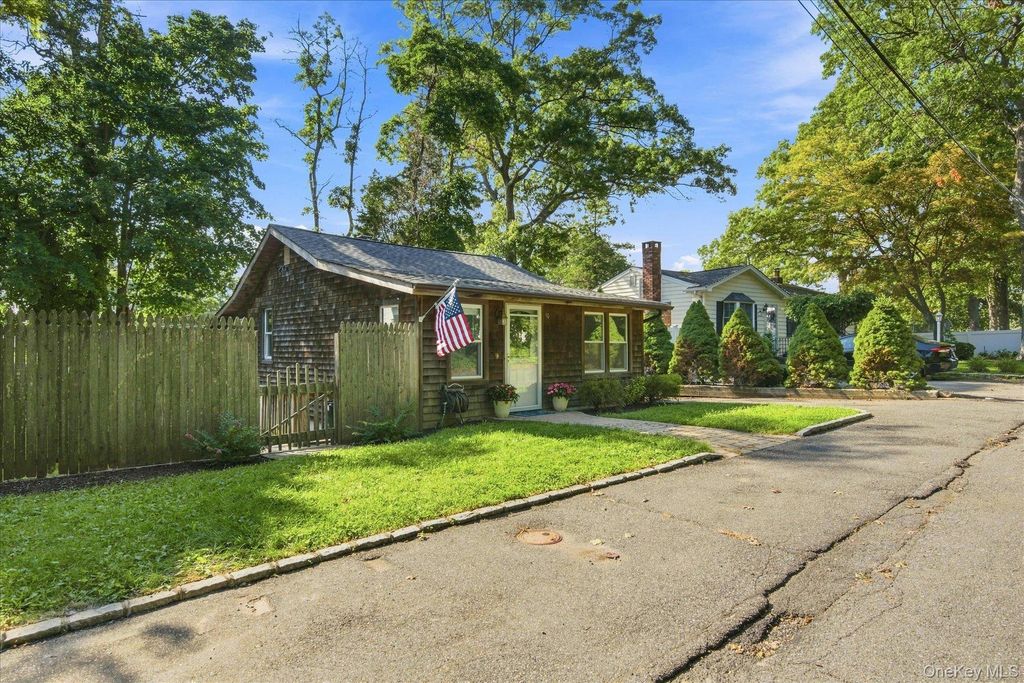 90 Jute Road, Rocky Point, NY 11778 — photo 2