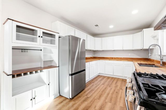 9536 Park Ave, Newcastle, CA 95658