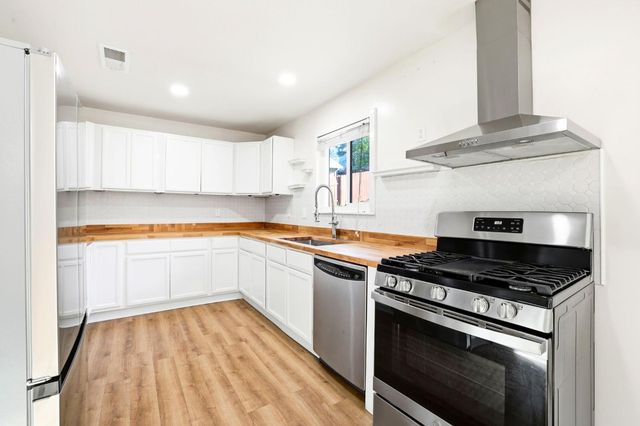 9536 Park Ave, Newcastle, CA 95658