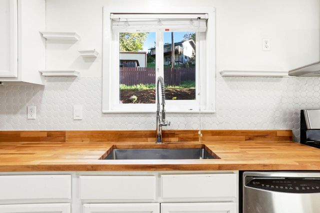 9536 Park Ave, Newcastle, CA 95658