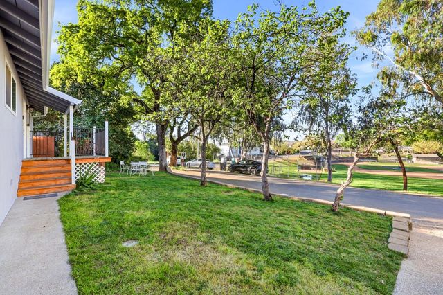 9536 Park Ave, Newcastle, CA 95658