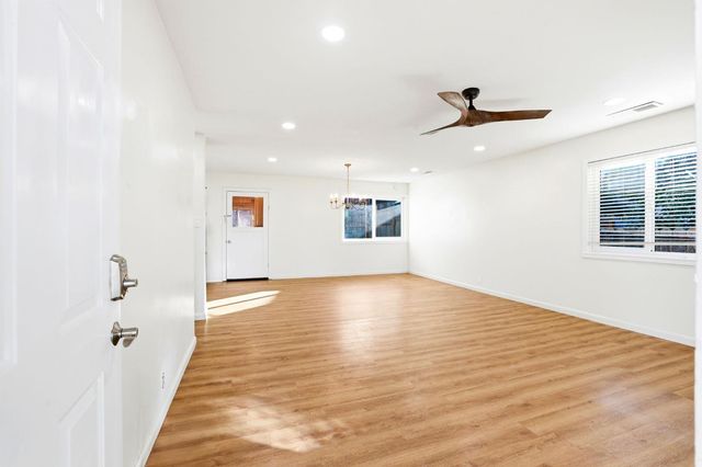 9536 Park Ave, Newcastle, CA 95658