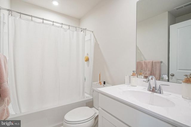 16 FIELDCREST, Blackwood, NJ 08012