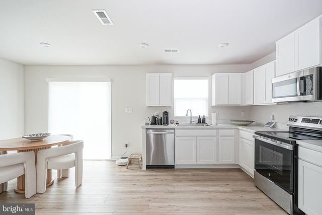 16 FIELDCREST, Blackwood, NJ 08012