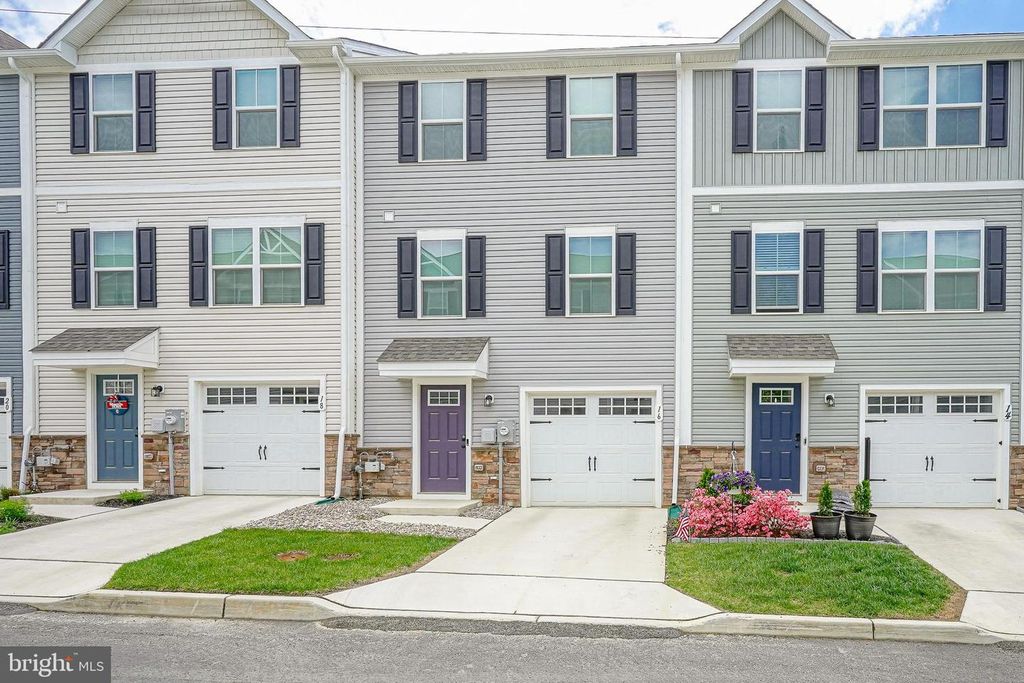 16 FIELDCREST, Blackwood, NJ 08012
