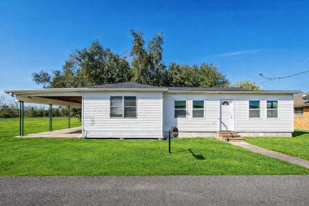 280 St Joseph St, Raceland, LA 70394